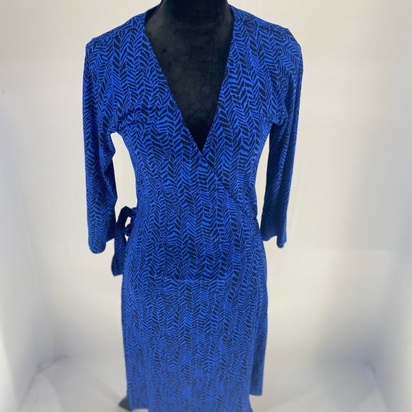 Express Dresses & Skirts - Express Stretch Fabric Wrap Dress